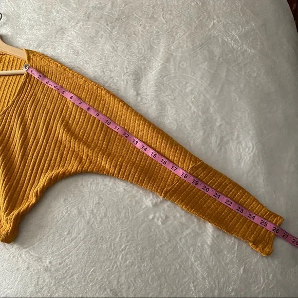 UO Cropped Waist Hook & Eye Dolman Knit Top - Picture 10 of 11